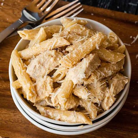 Crock pot olive garden chicken alfredo pasta - Delicious and easy!