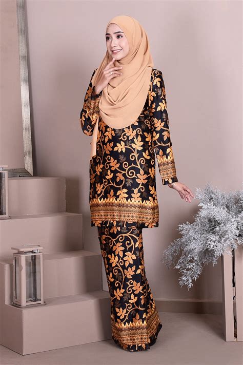 Baju Kurung Champagne Gold - Hari Raya 2022 A Guide To The Most Stunning Raya Collections - Miss ...