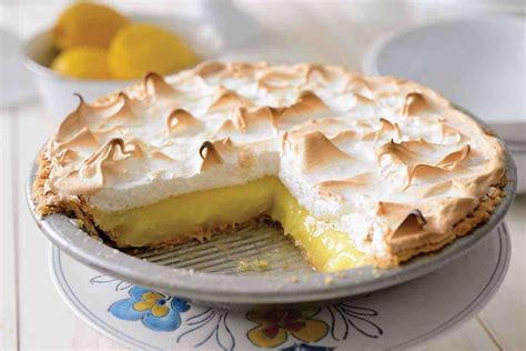 How To Make Classic Southern Lemon Meringue Pie - Homemaking.com ...