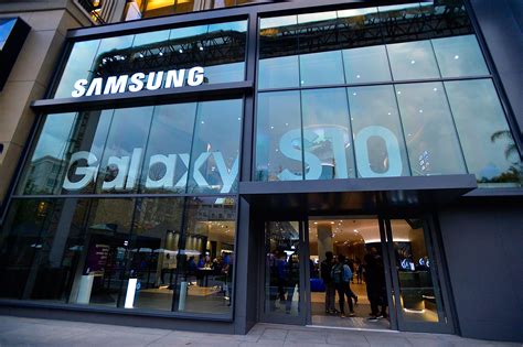 Celebrate 10 Years of Galaxy at Samsung’s New Experiential Retail ...