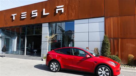 Tesla recalls 285,000 cars, this time over faulty cruise-control ...