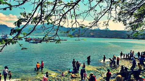 POPOH BEACHES AS A MAINSTAY TOURISM DESTINATION IN TULUNGAGUNG - TOUR AND TRAVEL