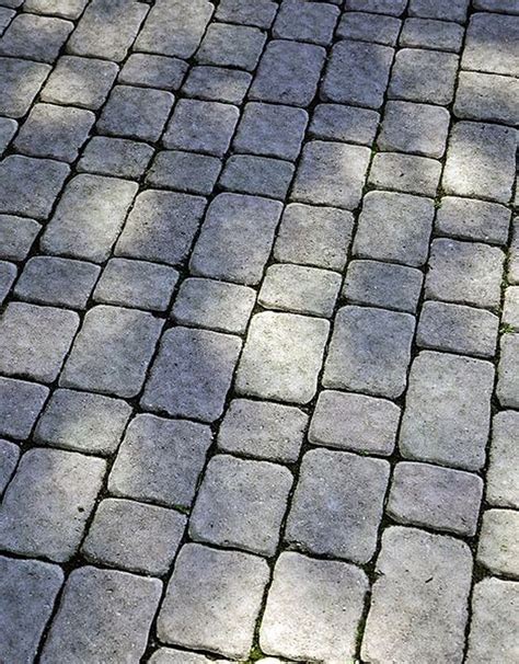 Granite Cobblestone Apron and Border for Elegant Walkway Design