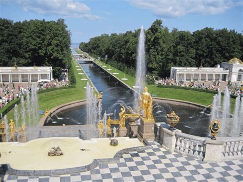 Visiting the Beautiful Gardens of Peterhof Palace - Gone With The Family