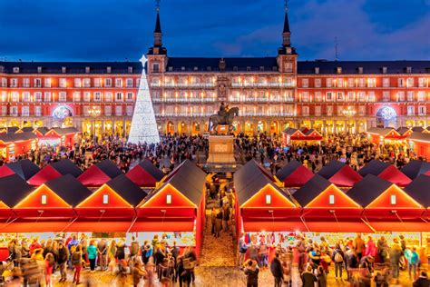 Abre el mercadillo de Navidad de la Plaza Mayor de Madrid | Traveler