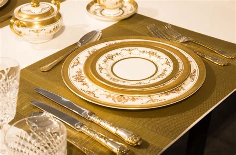 What is a Decorative Charger Plate? (with pictures)