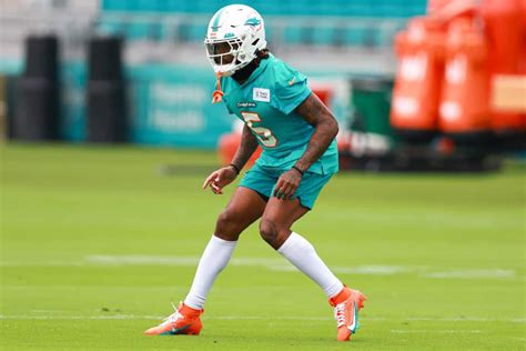 Video Shows Jalen Ramsey Coaching Up Rookie Dolphins CB At Practice