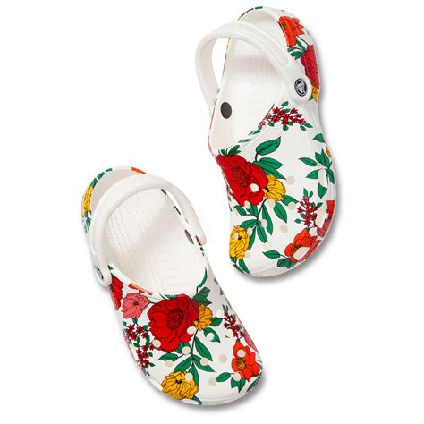 Crocs Classic Printed Floral Clog - Sandals Women's | Buy online | Alpinetrek.co.uk