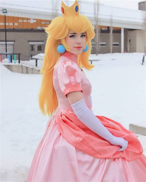 Princess Peach Cosplay – Telegraph