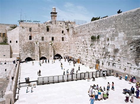 Who Built the Temple of Jerusalem: A Historical and Architectural Exploration