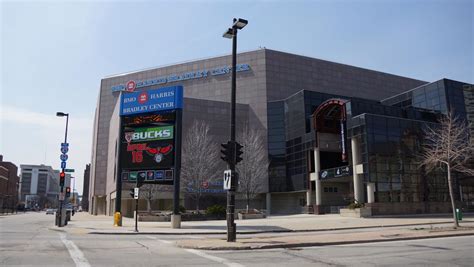 Bradley Center revenues hit by poor Bucks attendance, fewer concerts ...