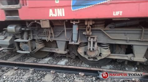 Azad Hind Exp derails at Diamond Crossing in Nagpur, no casualty