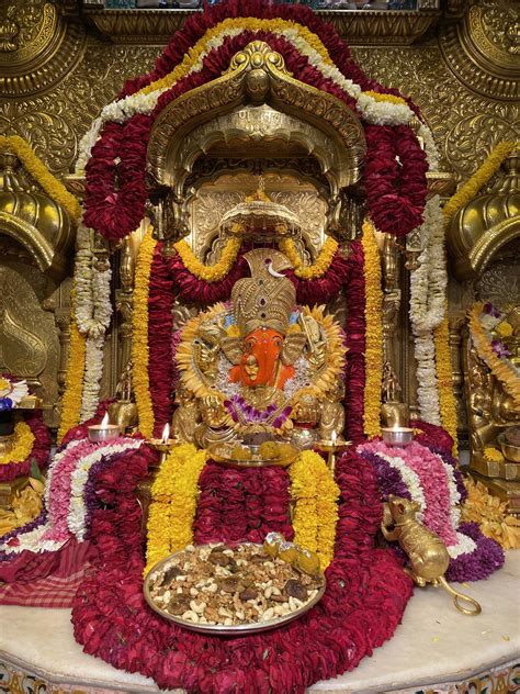 Siddhivinayak Ganpati Idol Live Darshan: Click Here to Join Ongoing Aarti, Puja on Day 9 of ...