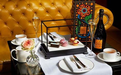 How You Can Enjoy a Yayoi Kusama–Themed Afternoon Tea in London - Galerie