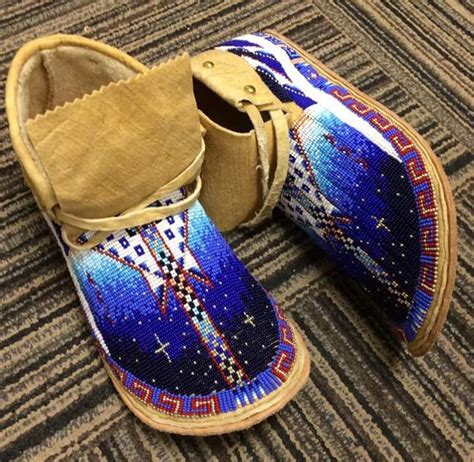 Pin by Lori McDonald on Beadwork and patterns | Beaded moccasins ...