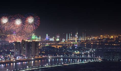 Pohang during the International Fireworks Festival, North Gyeongsang Province [1600×950 ...