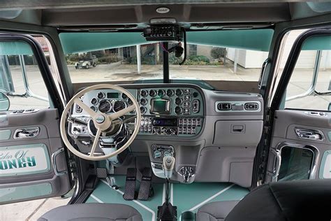 Peterbilt 379 Interior