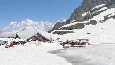 Hemkund Sahib pilgrim’s body recovered day after avalanche - Hindustan Times