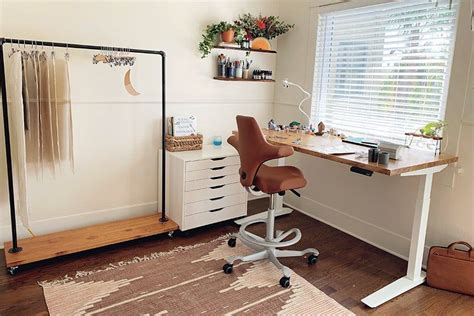 Jarvis Laminate Standing Desk – Herman Miller | Home office design, Standing desk office, Home ...