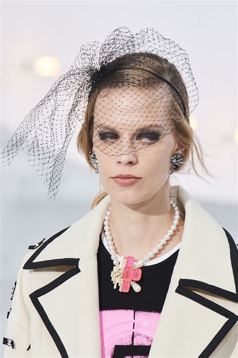 Chanel Spring 2021 Fashion Show Details | The Impression