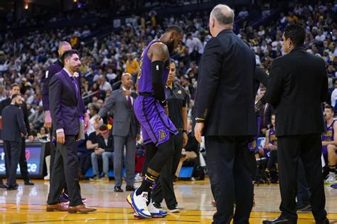 LeBron James Is Hurt in Lakers’ Blowout of the Warriors - The New York ...