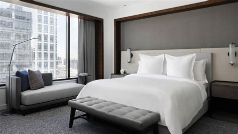 Deluxe Room | Denver Luxury Hotel Rooms | Four Seasons Denver