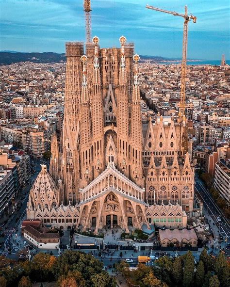 The Basílica de la Sagrada Família (Basilica of the Holy Family) in ...