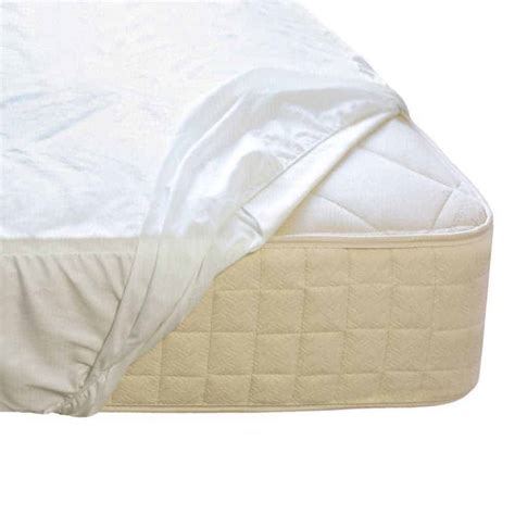 Top 10 Organic Mattress Protectors (2022) | Green Snooze