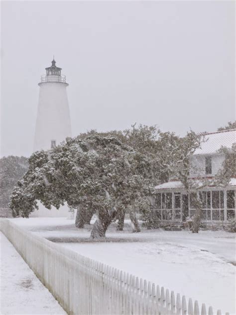 Ocracoke Lighthouse - Ocracoke Navigator