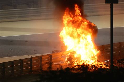 Haas driver Grosjean escapes horrific crash at F1 Bahrain GP | Daily Sabah