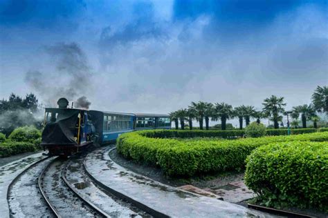 Darjeeling Toy Train: Guide, Fare, Timing, Booking, Route - Tusk Travel ...