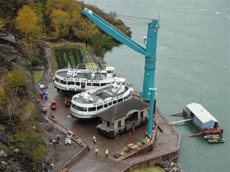 MAID OF THE MIST tour boat lifted onto winter berth by 200-tonne level ...