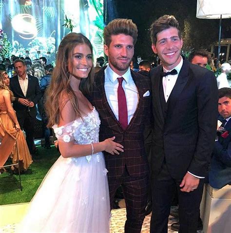 MARCA - LifeStyle: Former Barcelona star at the wedding of Sergi Roberto and Coral Simanovich ...