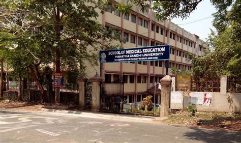 Kerala: Jilted lover sets himself and girl on fire inside classroom at a medical college - India.com