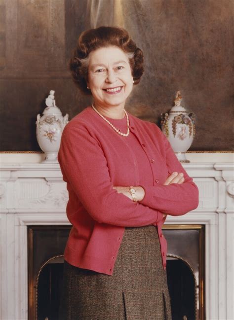 Queen Elizabeth Ii Official Portrait