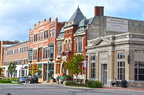 Visitor's Guide to Downtown Muskegon Public Art - Body&Mind