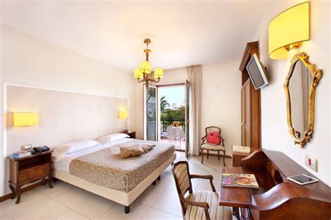 Spacious, bright and functional rooms in Sorrento Coast – Hotel Alpha