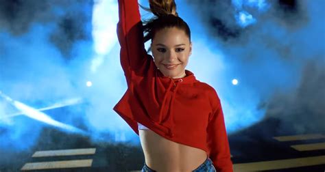 Mackenzie Ziegler Drops Music Video For ‘Breathe’ – Watch Now! | Mackenzie Ziegler, Music, Music ...