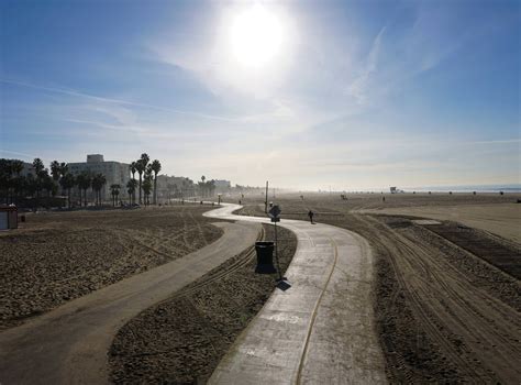 Bike Path This Morning : r/SantaMonica