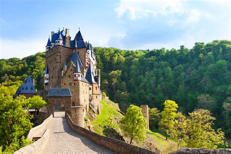 Guided Tour of Eltz Castle in the Rhine Valley – Departing from Frankfurt