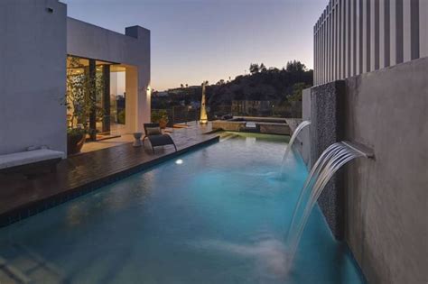 37 Swimming Pool Water Features (Waterfall Design Ideas)