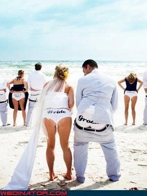 New Trend: Mooning Bridesmaids | Wedding humor, Funny wedding photos, Wedding photos