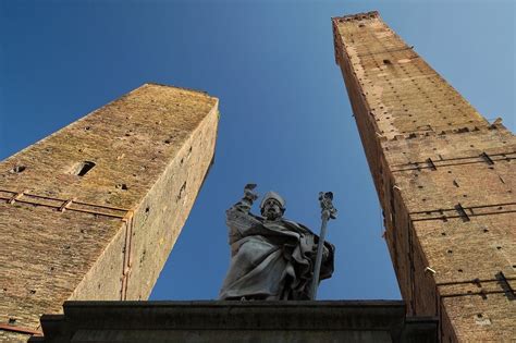 The Towers of Bologna | Amusing Planet