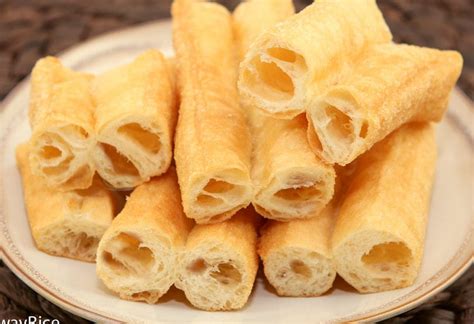 Fried Breadsticks (Dau Chao Quay) - Easy Recipe & Video | RunAwayRice