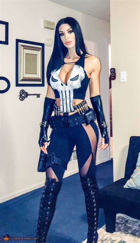 Female Punisher Costume - Photo 2/4