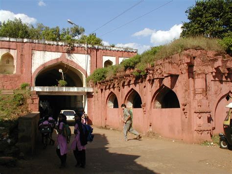 My Travel experiences through Photos.: Belgaum Fort - 8th NOV 2002