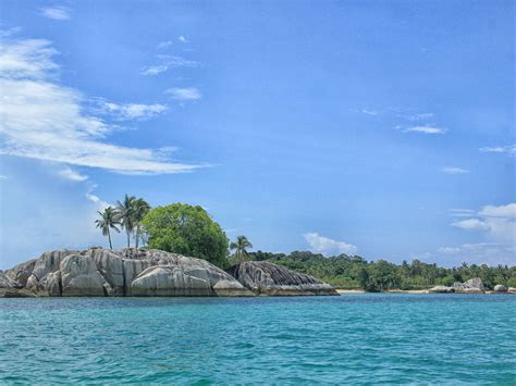 Menikmati Ketenangan di Pulau Babi - Indonesia Kaya