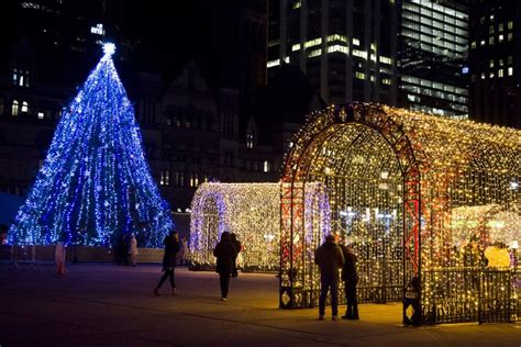 Who hauled the giant Christmas tree to Toronto? - Truckstop Canada