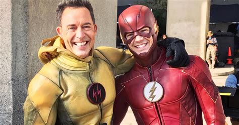 10 Best Behind The Scenes Photos From The Flash