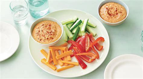 Hummus with Vegetable Sticks | Cookery - MAG THE WEEKLY